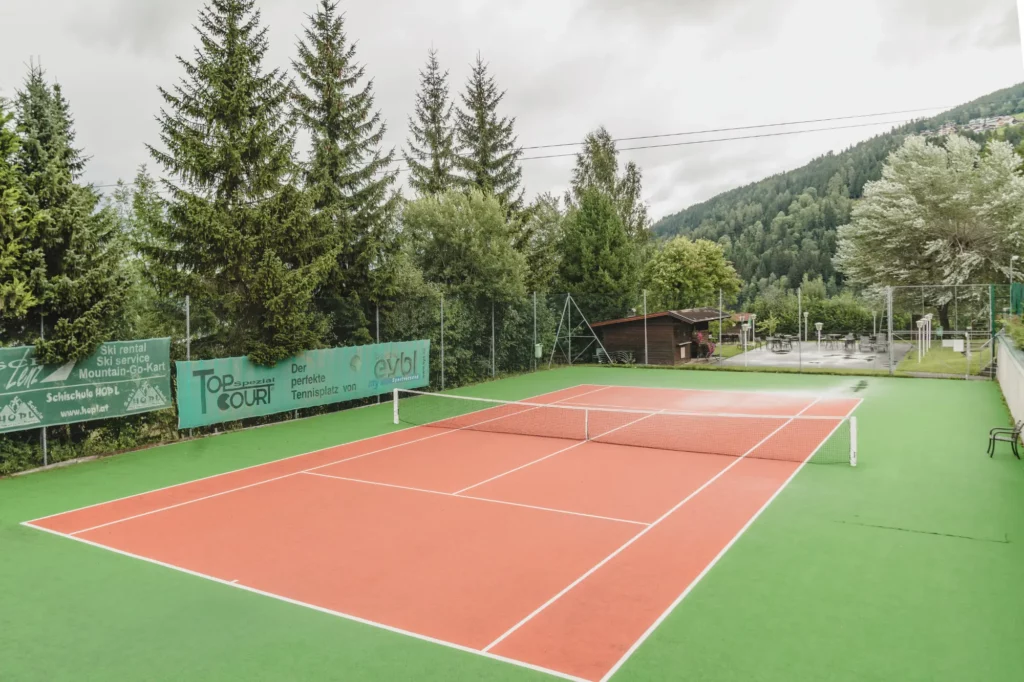 Erleben Sie einen unvergesslichen Aufenthalt im Alpine Appartement 208 in Schladming, angeboten von Globboard. Diese stilvoll dekorierte Unterkunft bietet Ihnen erstklassigen Komfort und eine gemütliche Atmosphäre. Unsere Appartements und Ferienhäuser sind perfekt ausgestattet, um Ihren Urlaub in den Bergen so angenehm wie möglich zu gestalten. Buchen Sie jetzt bei Globboard und genießen Sie erholsame Tage im Alpine Appartement 208 in Schladming.